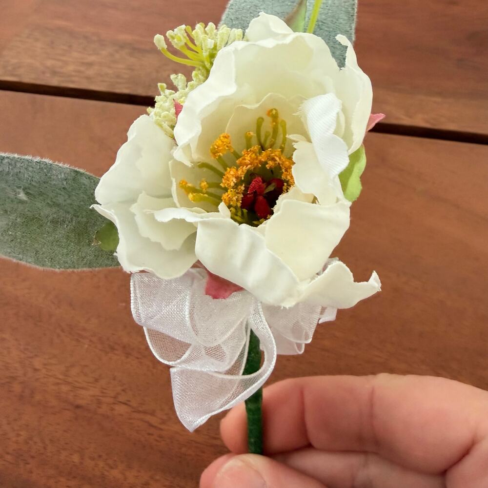 Lot of 119 groomsman wedding boutonniere prom dance silk flower white ranunculus